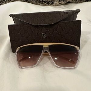 Gucci sunglasses with case and cloth